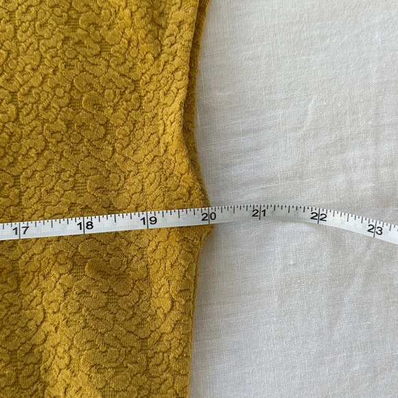 LOFT textured top. Size M - Picture 6 of 6